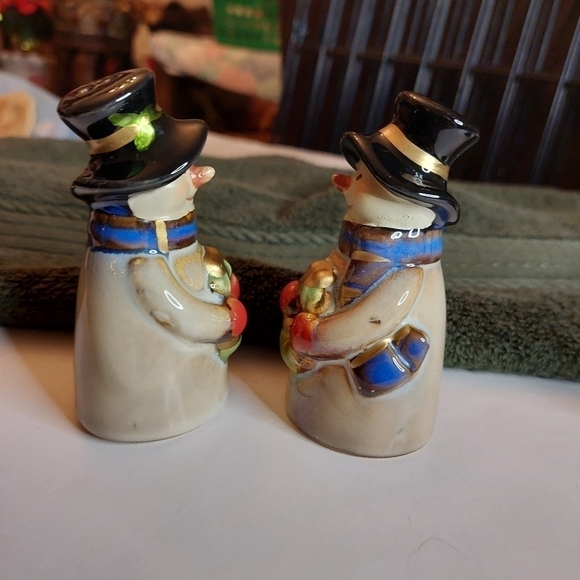 Vintage Jolly Snowman Salt & Pepper Shakers - Picture 4 of 9